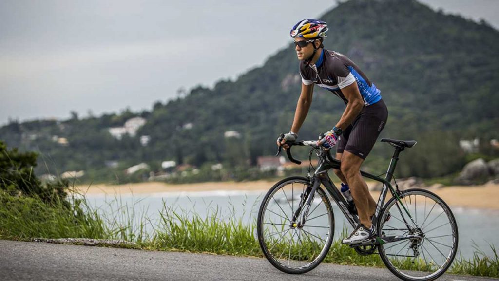 pedalear de pie o pedalear sentado