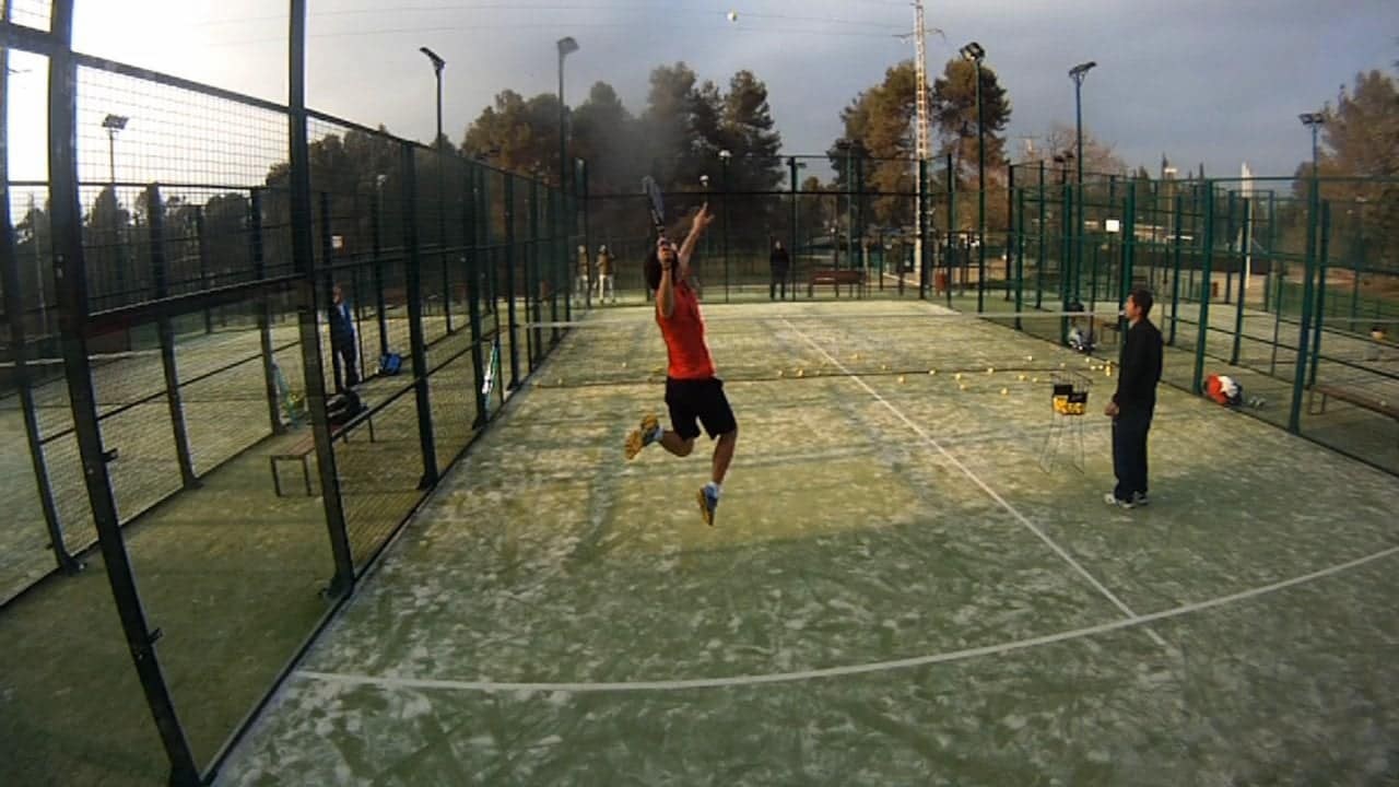 Jugar al pádel