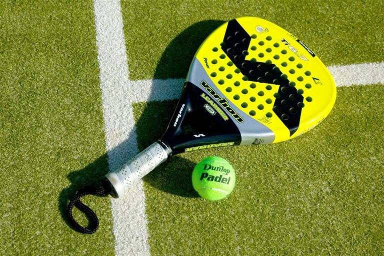 amantes del pádel y equipamiento