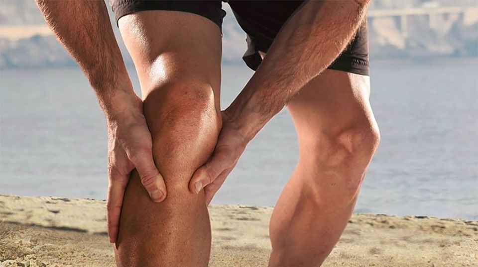 hombre lesionado en rodilla