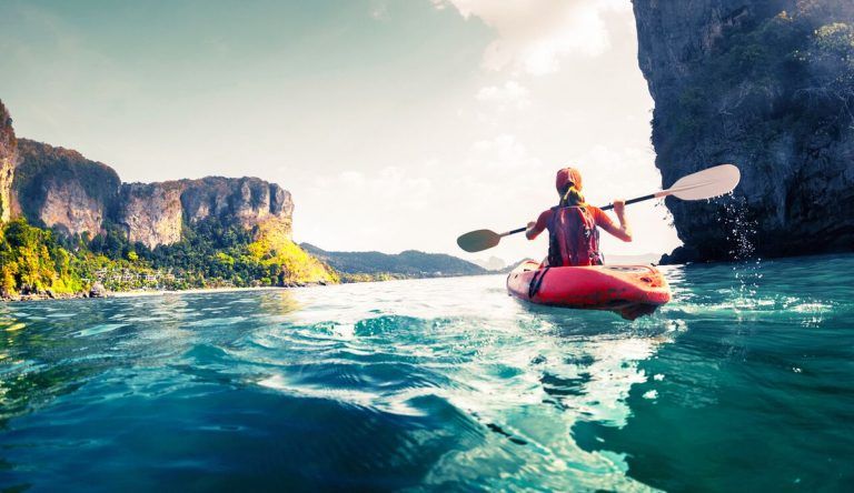 hacer piragüismo o kayak
