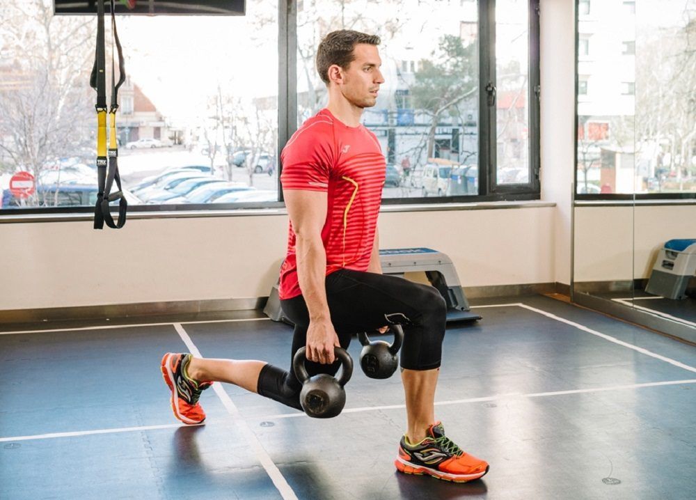Zancada con Kettlebell
