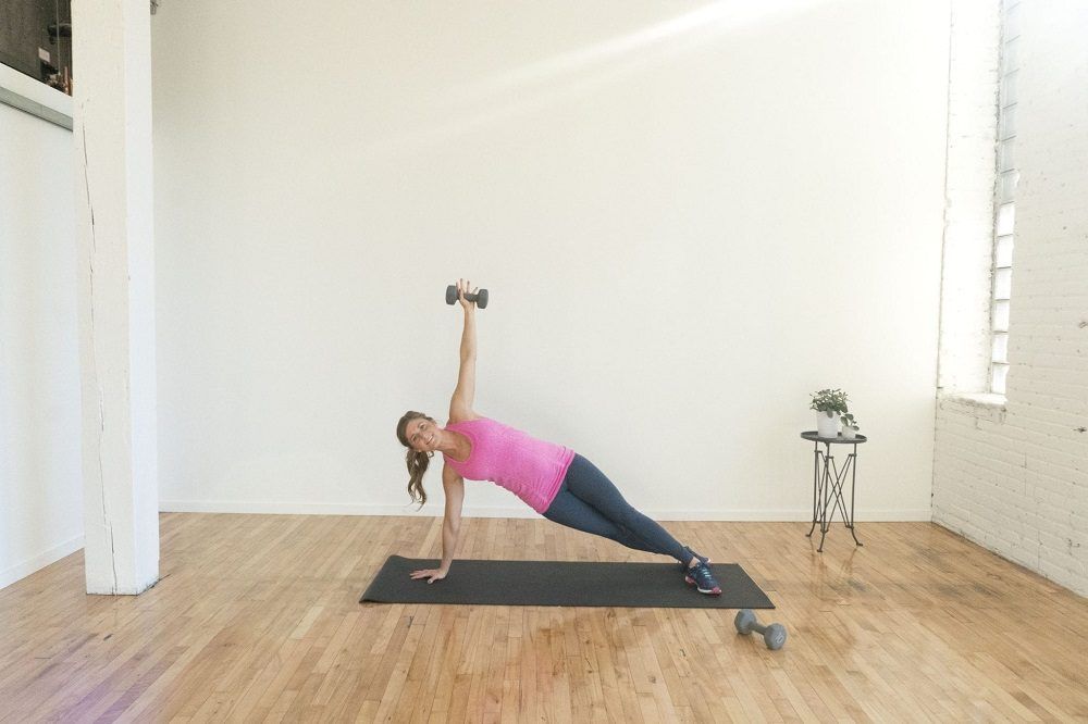 Plank con levantamiento lateral de brazo