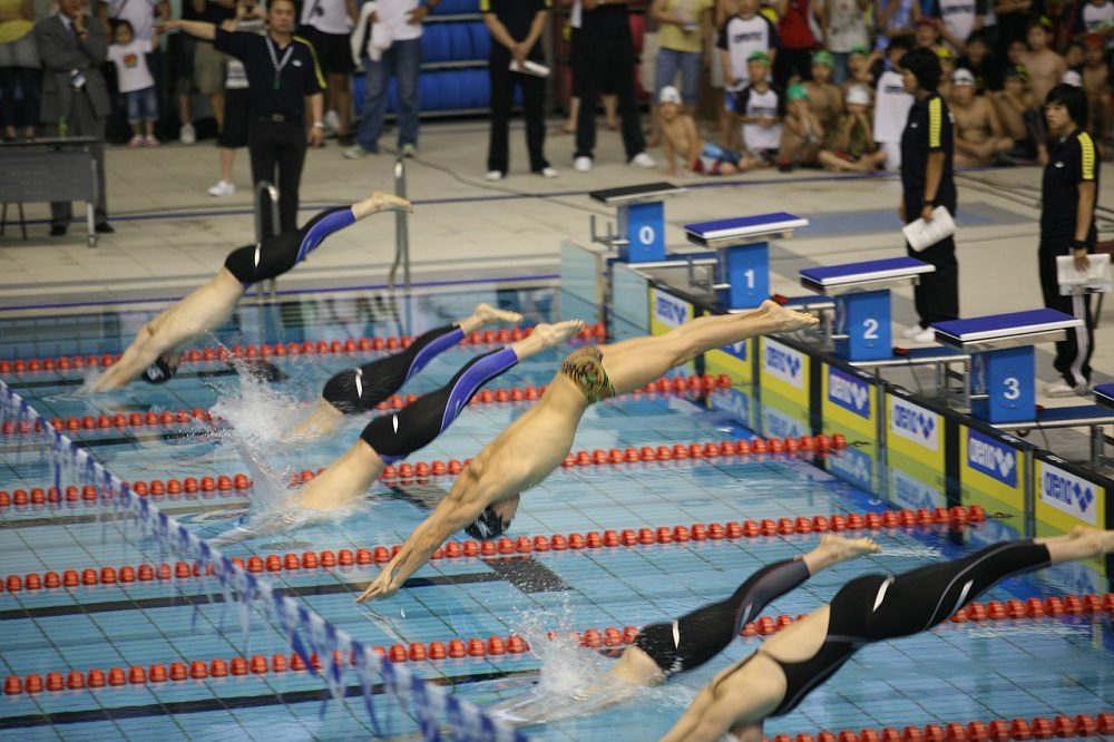 Mejorar la salida en una competición de natación