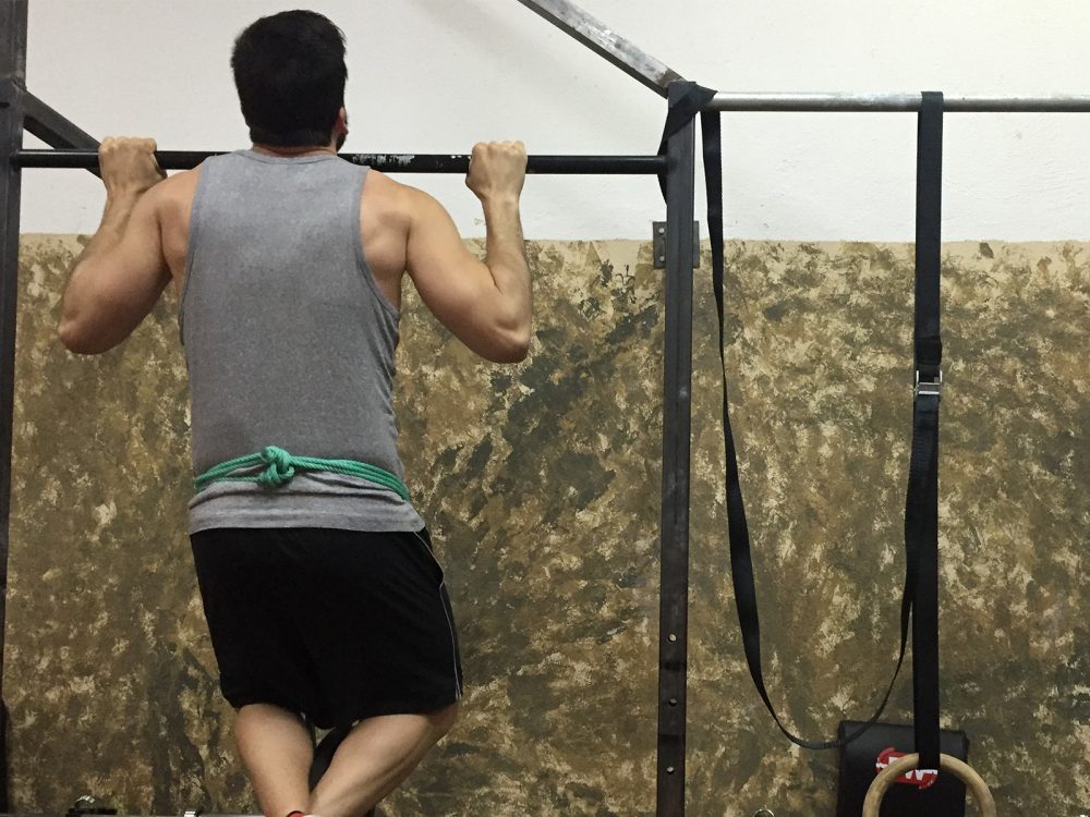 Rutinas y ejercicios con cinturón de lastres recomendados por entrenadores profesionales