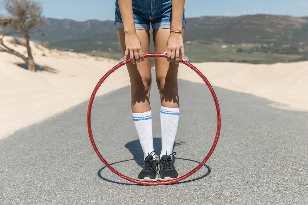 Tonifica abdomen y cintura bailando el hula hoop