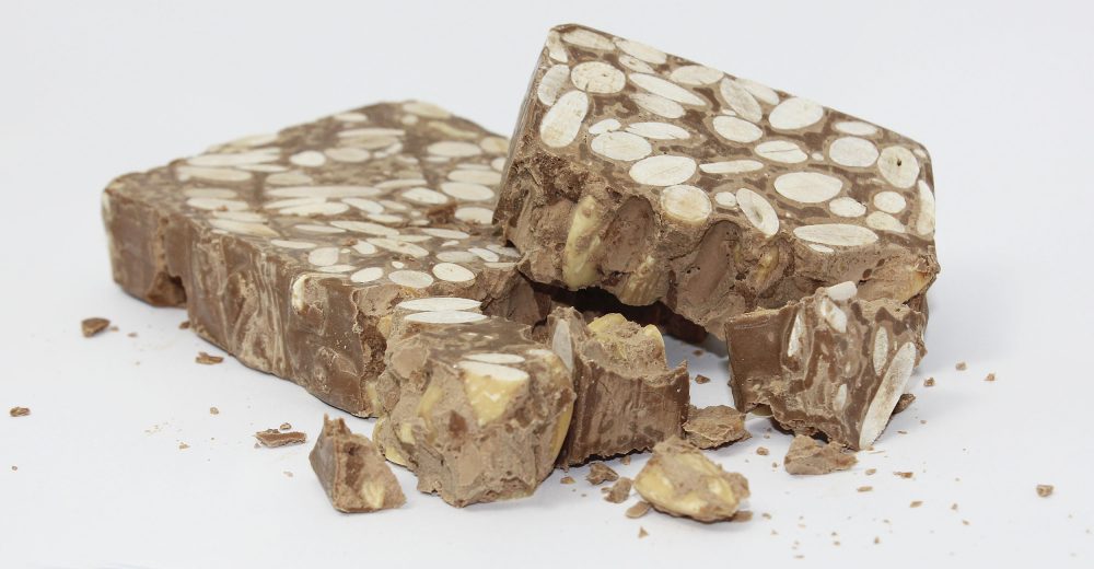 turrón de almendras o almendrado