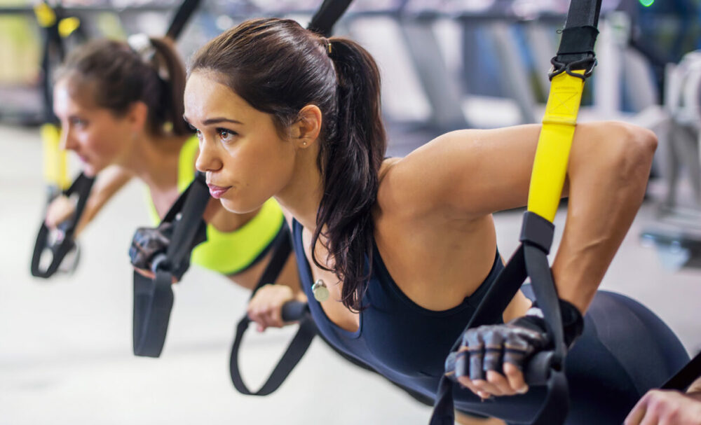 ejercicios de pecho con TRX