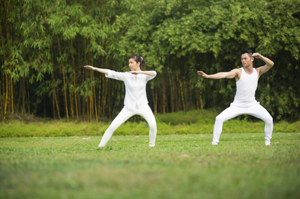 El tai chi es un deporte ideal para liberal estrés y estar en forma