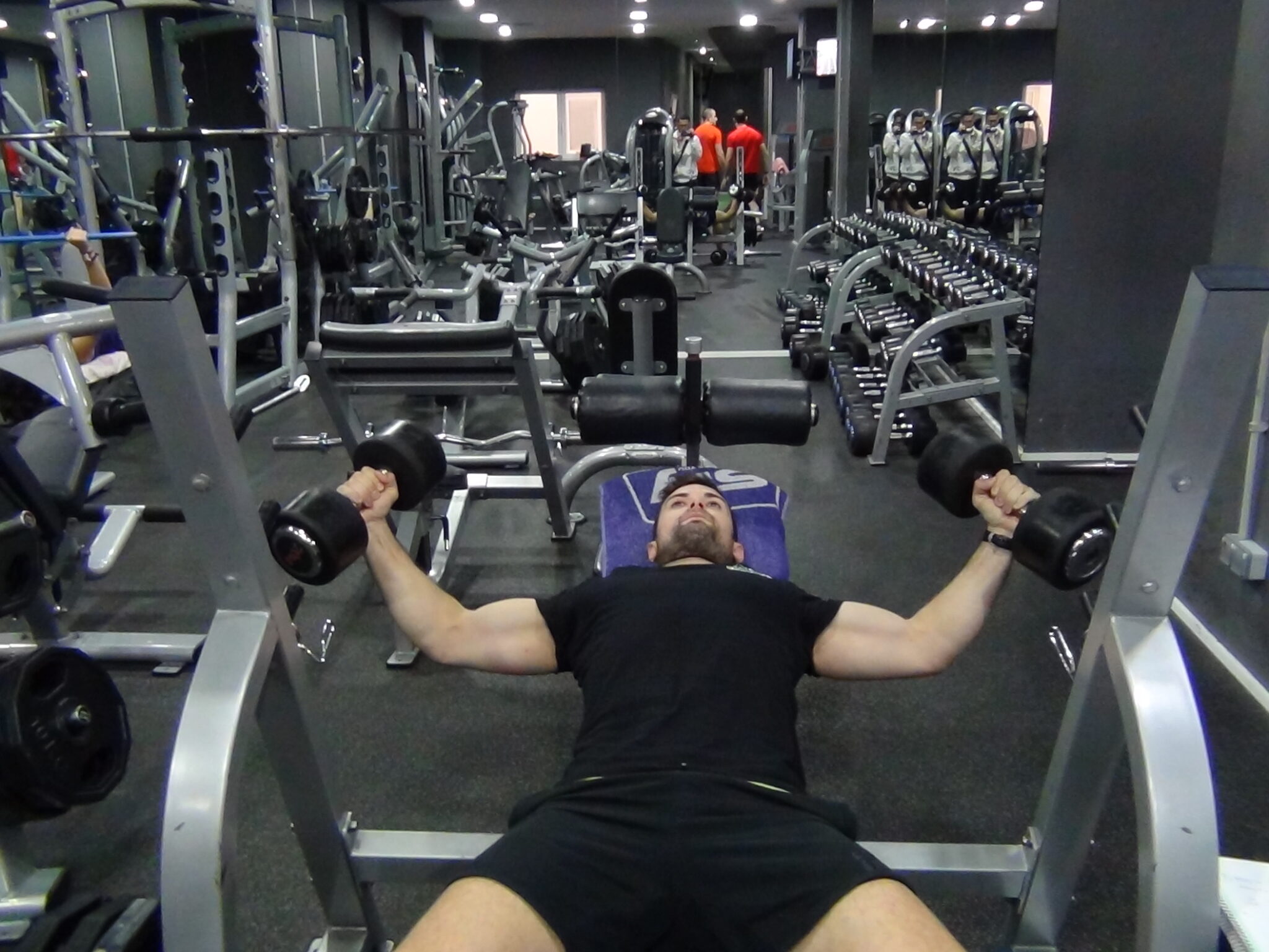 Rutina de 6 ejercicios para entrenar pecho en el gimnasio