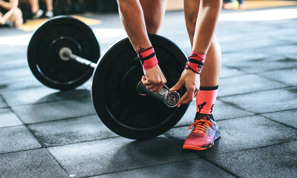 es más beneficioso entrenar al aire libre que en el gimnasio