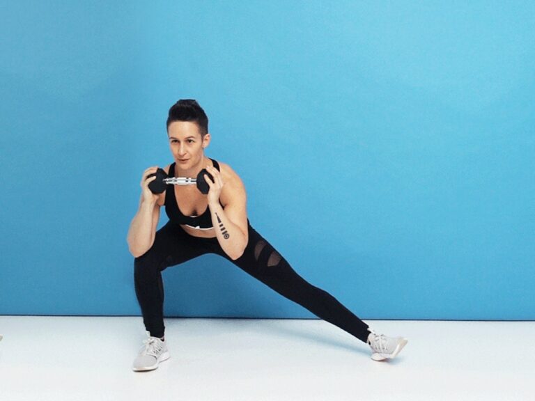ejercicios con mancuernas para entrenar glúteos