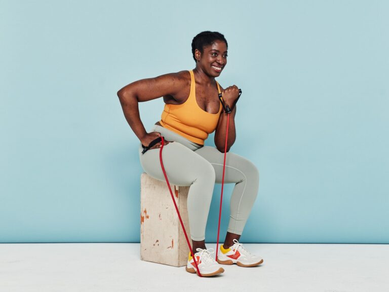 ejercicios con bandas elásticas para brazos