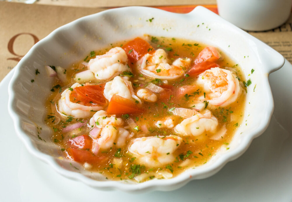 Ceviche de merluza, langostinos y mandarina