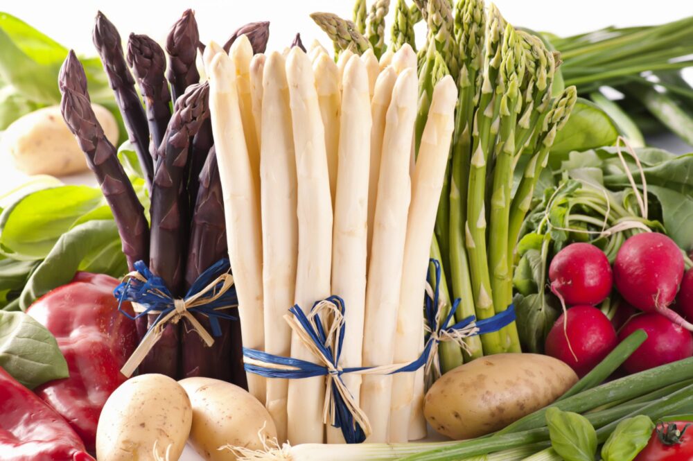 diferencia nutricional entre espárragos verdes y blancos
