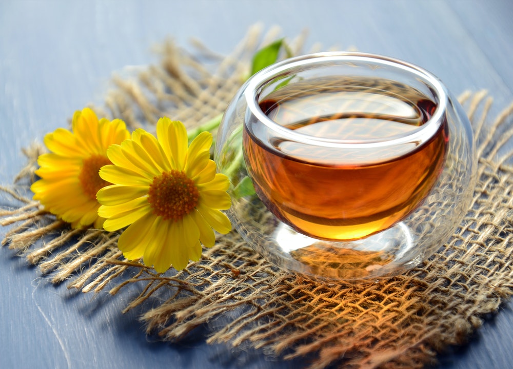 La infusión de manzanilla es uno de los mejores remedios naturales para combatir el ardor