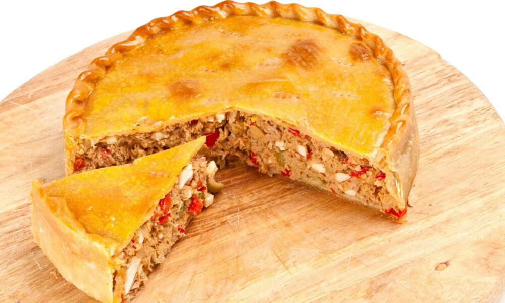 Preparación de tarta con atún