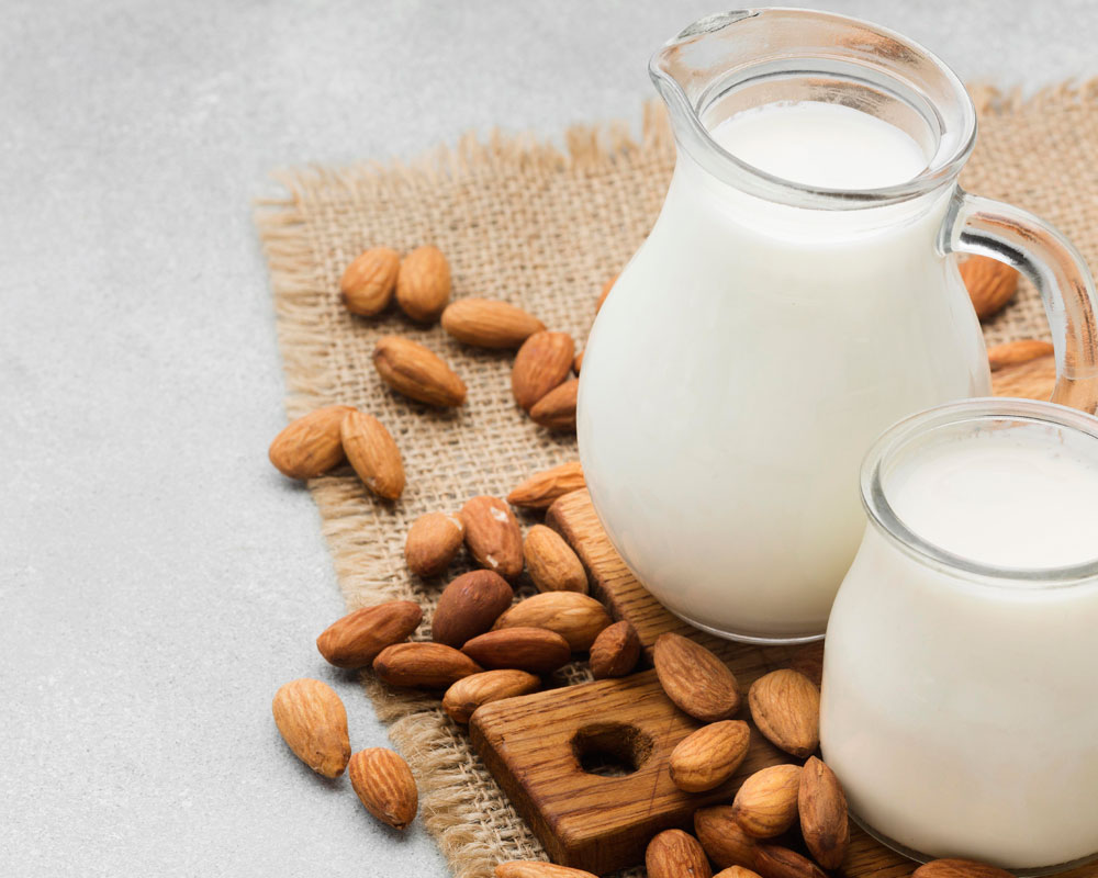tomar leche de almendras