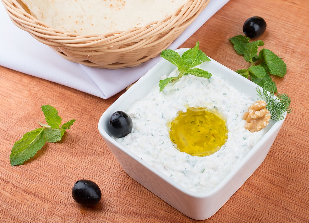 El tzatziki sirve como aderezo a las ensaladas